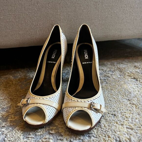 FEDI WHITE AND OFF-WHITE HEELS SIZE 7.5 - Picture 1 of 9